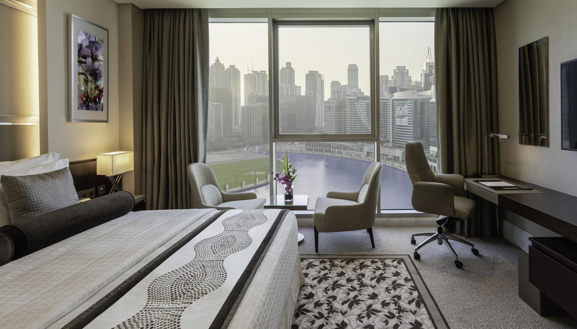 Отель Grand Millennium Business Bay Дубай Экстерьер фото